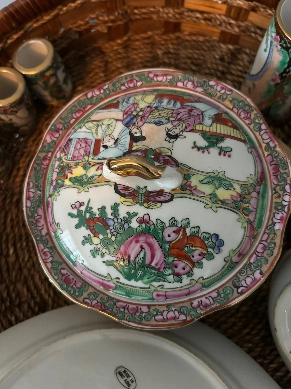 Famille Rose Medallion Chinese Porcelain  Covered Dish 6” EUC